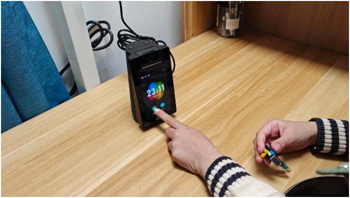 萤石 CS-S10 4G 免流量带屏视频通话摄像头 实拍通话实测