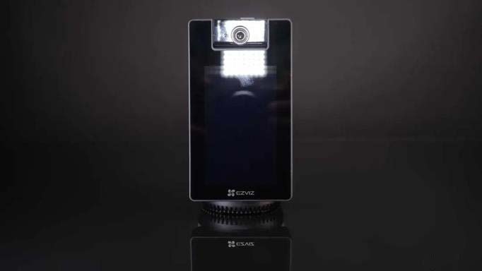 萤石 CS-S10 4G 免流量带屏视频通话摄像头 裸机实拍